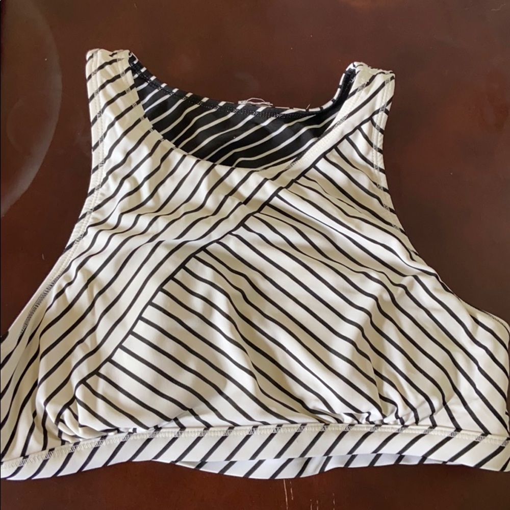 Reversible sports bra